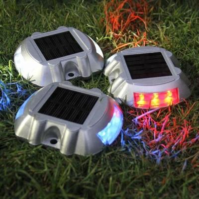 China Aluminio resistente al agua IP68 reflectores solares de lado de la carretera luces marcador luces de percha solar en venta