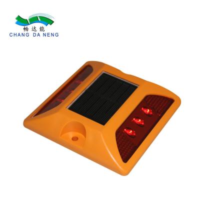 China IP68 waterproof solar energy led blinking plastic roadway road stud traffic signal lights for sale