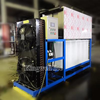 China Hotels containerized mobile ice plant machine price with sound block ice machine and cooler room for sale