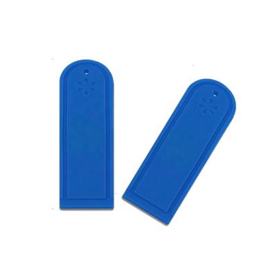 China Waterproof / Waterproof ISO18000-6C Rubber RFID Tags 860-960mhz Silicone Uhf RFID Laundry Tag for sale