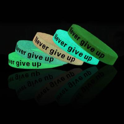 China Custom print glow in the dark silicone wristband fashionable silcone bracelet for sale