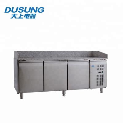 China 560L Profession Kitchen Stainless Steel Refrigerator Pizza Serving Counter for sale