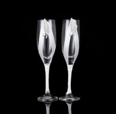 China Beautifully Decorated Wedding Champagne Glass Gift Set Creative Diamond Champagne Glass Wedding Gift Set for sale