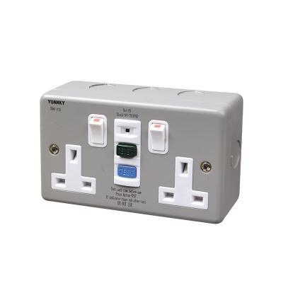 Cina RCD Protected Safety Socket Wall Switch Socket UK Safety 13A 30ma 13A MAX Standard Grounding 10ma 30ma 240V/AC 3months-1year in vendita