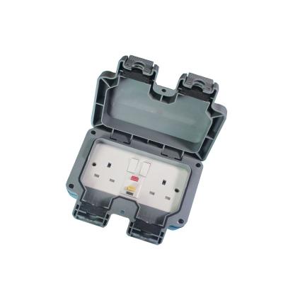 中国 Weatherproof IP66 Wall Switched Socket Outdoor With UK RCD 110V-250V Solated Grounding 販売のため