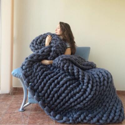 China PORTABLE Wholesale Thick Polyester Knitted Chenille Cable Chunky Weave Throw Knit Blanket for sale