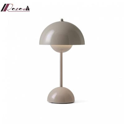 China Modern Nordic Minimalist Danish Bedside Living Room Home Table Lamp Flower Bud Designer Table Lamp Desk Decorative Light for sale