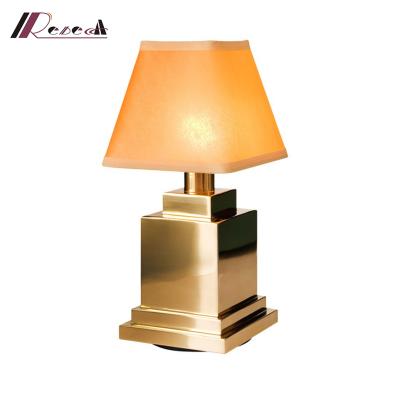 China Modern Fabric Stylish Luxury 2600mAh Box Replaced Cordless Rechargeable Led Bulb Table Lamp For Hotel for sale