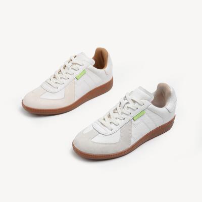 China Mujeres zapatillas de cuero genuino con correa zapatillas casuales blancas en venta