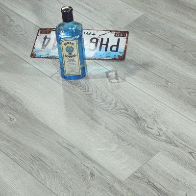 China Antistatic Smooth Real White Oak Wood 202 Engineered Wood Flooring 165 146mm Wide Flooring for sale