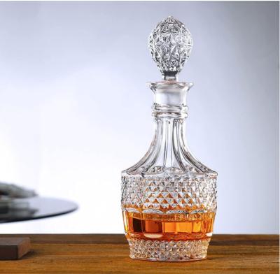 China Modern Wine Decanter Clear Glass Finished Decanter Glass Crystal Whiskey Decanter Gift for sale