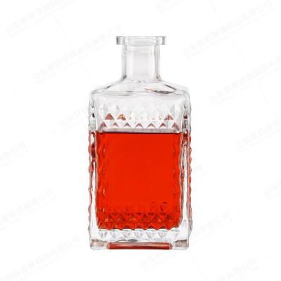 China Glasdeckel Viereckige Flasche für Tequila Whisky Einzigartiges und Elegantes Design zu verkaufen