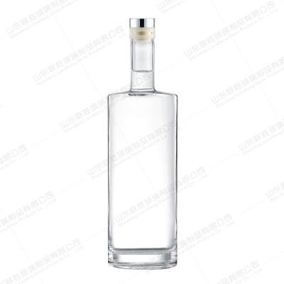 China Botella de vidrio plana de 750 ml ovalado cilíndrico delgado alto para whisky vodka ginebra vino fuerte en venta