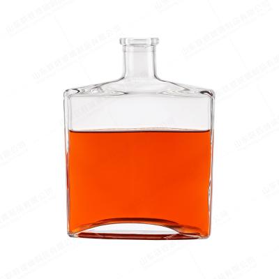 China Glasdecanter 750 ml voor whisky en sap OEM ODM met rubberen stop Te koop