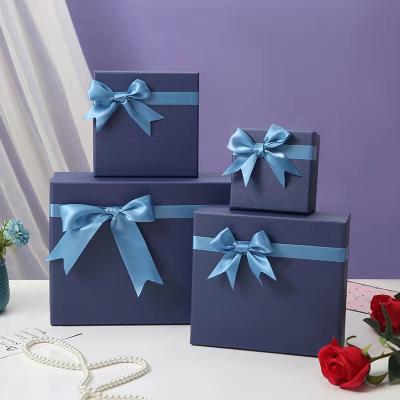 China Luxury Recycled Materials Bow Birthday Gift Box With Lid for sale