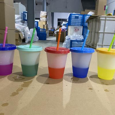 China Minimalist Plastic Reusable Cold Magic Drinking Tumblers With Lid And Straw Temperature Changing Color Cups Changing Cup Coffee Mug for sale