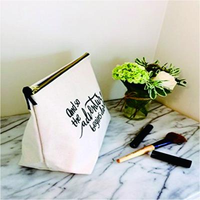 China 2021 Fashion Fashion Cotton Pouch Custom Canvas Makeup Zipper Cosmetic Bag With Glitter Patch for sale