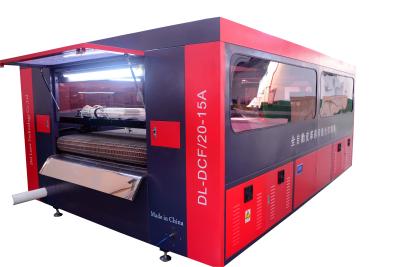 China T - Máquina de corte Digital do laser da tela da impressão da camisa com alimentador/controlador do odor à venda