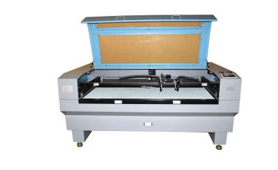 Chine Machine de gravure en cuir de laser de 120 watts stable et précise pour le carton à vendre