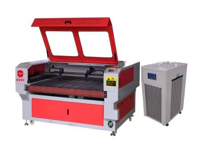 China Zweiachsiger asynchroner Leder CNC-Schneidemaschine-Graveur 180 Watt-Selbstfütterung zu verkaufen