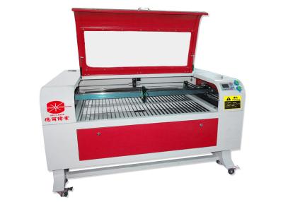 China Multi Layer Fabric Laser Cutting Machine Auto Feeding / Typesetting System for sale