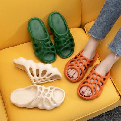 China New Fashion Summer Waterproof Garden Shoes Outdoor Personality Women's Lightweight Foam Shoes Memory Foam Ladies Flat Shoes for sale