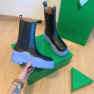 China 2021 Fashion Waterproof Solid Soled Thick Waterproof Leather Chelsea Boots Woman Chelsea Boot for sale