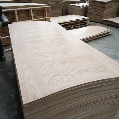 China 820*2050*3mm Red Oak Wood Veneer HDF/MDF Door Skin Melamine Door Bulletproof Cladding Panel for sale