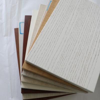 China 18mm Moisture Proof E1 Glue Off White Laminated MDF Board For Cabinets for sale