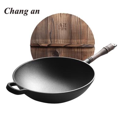 China Sustainable Kitsch Cast Iron Cooking Pot Frying Wok With Wooden Handle Traditional Wok for sale