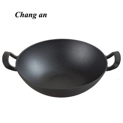 China Sustainable Frying Wok Kitchen Take Care Cast Iron With Wooden Lid Tradition Cookware for sale