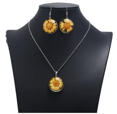 China Fashion Retro Vintage Sunflower Pendant Real Simple Fashion Press Dried Flower Resin Necklace Women Charm Earring Jewelry Set Christmas for sale