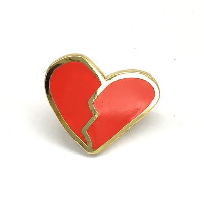 China Cute Europe Heart Pin Hard Enamel Manufacturers No Min Pin Souvenir Promotional Gifts for sale