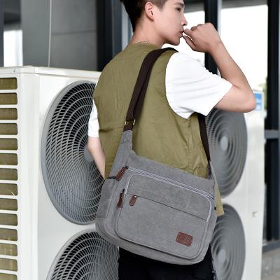 China Durable Large Capacity Fashion Shoulder Canvas Bag Men Canvas Messenger Bag for sale