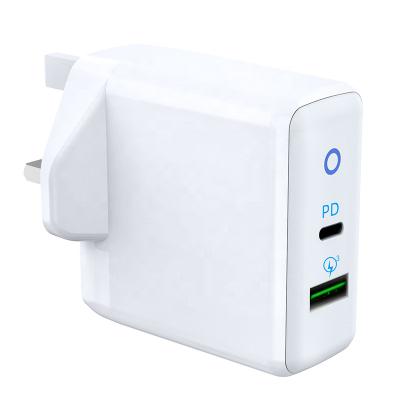 China LED Light Wall Charger 36W PD QC 3.0 Dual Type-C USB-A Fast Charger Power Adapter 5V/2.4A for sale