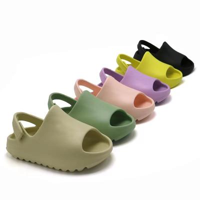 China High Quality Light Weight EVA Candy Color Yeezy Kids Slipper Summer Kids Shoes Slides Beach Sandal For Girls Boys Girls Yeezy Slipper Band for sale