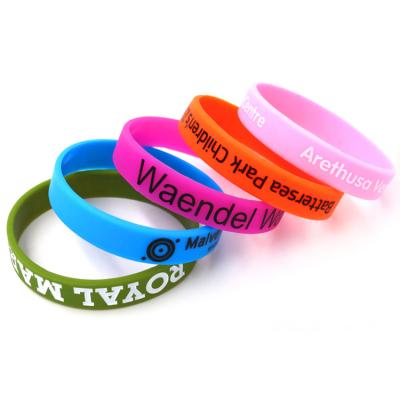 China Custom Logo Souvenir Cheap Colorful Mens Silicone Wristband Bracelet for sale