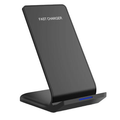 China Qi q740 fast wireless charger holding convenient compact mobile phone holder for sale