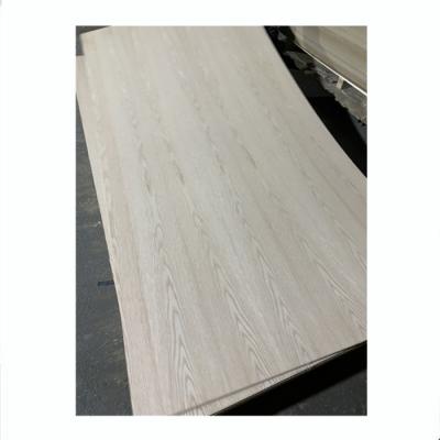 China Traditional Professional Production Good Quality 11mm Red Oak Veneered MDF For Furnichure for sale