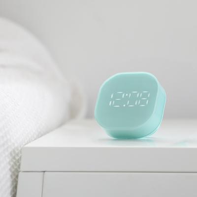 China Antique Style Bedside Sunrise Wake Up Table Light Led Digital Alarm Clock For Kids for sale