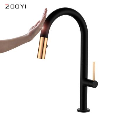 Cina Sense Faucets ZOOYI New Designer Matte Black Automatic Sensor Water Faucet Kitchen Faucet With Touchless Sensor in vendita