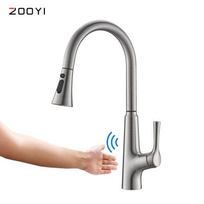 중국 ZOOYI Sense Faucets China Supplier Pull Out Sprayer Nickel Induction Sensor Kitchen Faucet Brushed Smart Touchless Sink 판매용