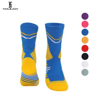 China 2022 Breathable Custom Sports Socks Mens Trainer White Basketball Socks Soccer Athletic Running Socks for sale