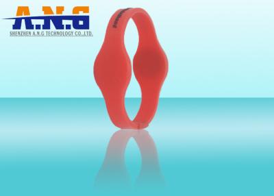 Κίνα Ф75/64MM διπλή συχνότητα Rfid Wristbands αδιάβροχο για τα κέντρα ικανότητας προς πώληση