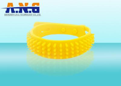 China Adjustable Uhf Rfid Wristbands 860~960 Mhz With ISO18000 / SGS Certification for sale