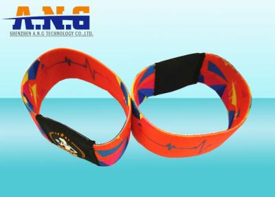 Cina Soft Waterproof Fabric Elastic RFID Wristband NFC Bracelet for Waterpark in vendita