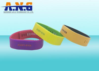 Κίνα Αδιάβροχη σιλικόνη RFID Wristbands και βραχιόλια RFID για Cashless και το έλεγχο προσπέλασης προς πώληση