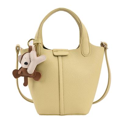 China 2022 New Handbag Women's New Bucket Bag Niche Design All-match Shoulder Messenger Handbag for sale