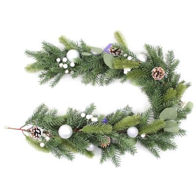 China Professional Christamas Home Decoration Supplier 47.24 Inch Artificial Christmas Garland with White Berry and Snowy Pinecone for Christmas Home Decoration for sale