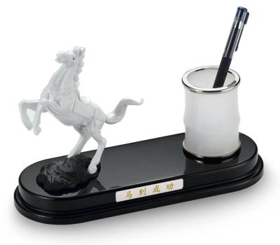 China Custom high quality home decoration pen holder jade statue Europe horse desk gift for sale